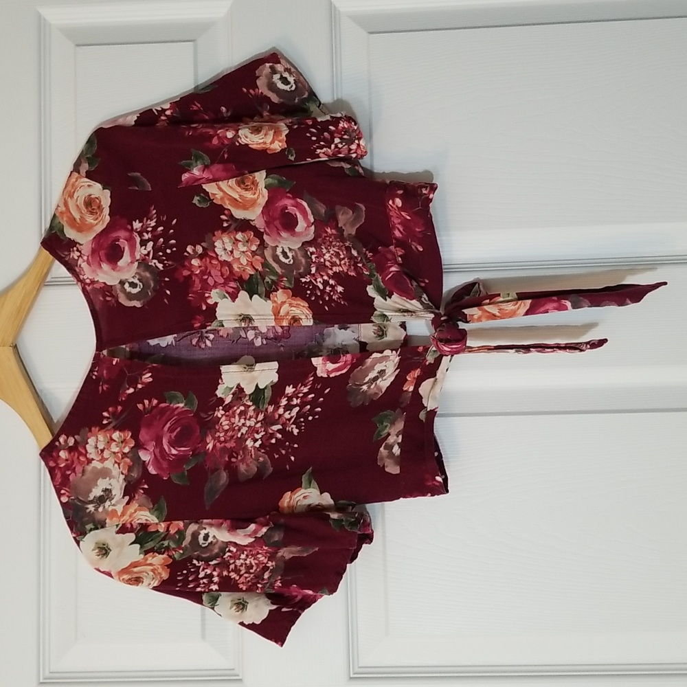 Crop top in burgundy w/flowers size S. - Picture 5 of 8